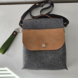 Audrey Modern SideCar Bag Gray Felt Natural Leather Long Strap Unisex $475